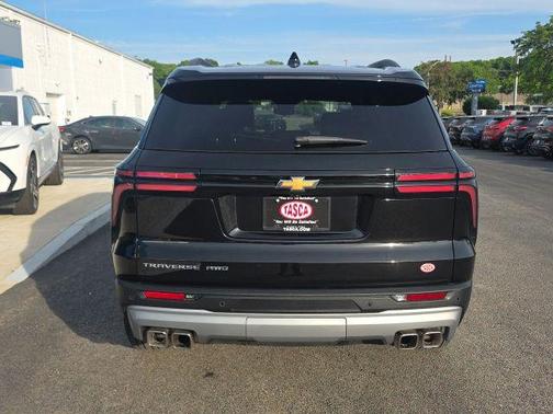 Mosaic Black Metallic 2026 Chevrolet Traverse LT
