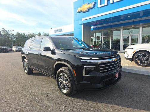 Mosaic Black Metallic 2026 Chevrolet Traverse LT