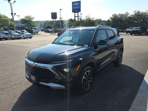 Mosaic Black Metallic 2025 Chevrolet Trailblazer LT
