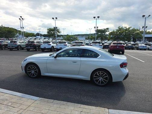 Alpine White 2022 BMW 230 i