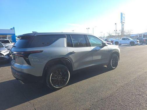 2024 Chevrolet Traverse LS