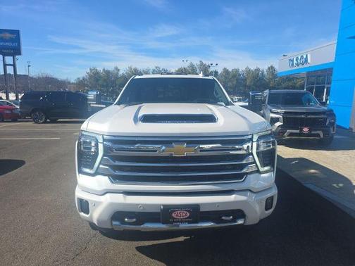 Iridescent Pearl Tricoat 2025 Chevrolet Silverado 3500 High Country