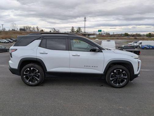 Polar White Tricoat 2026 Chevrolet Equinox AWD RS