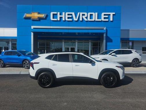 Summit White 2026 Chevrolet Trax LT
