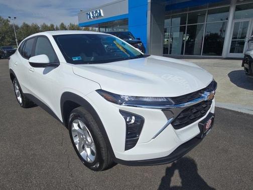 2025 Chevrolet Trax LS