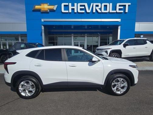 2025 Chevrolet Trax LS