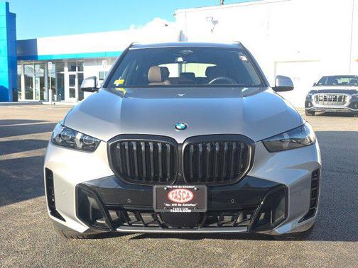 Gray Metallic 2025 BMW X5 xDrive40i