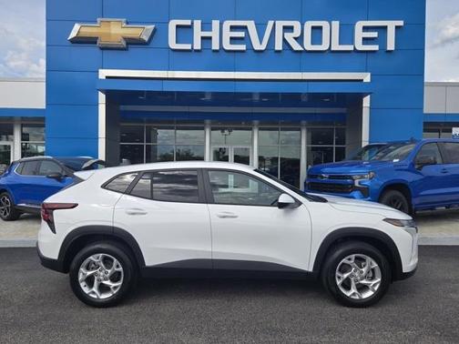 2025 Chevrolet Trax LS