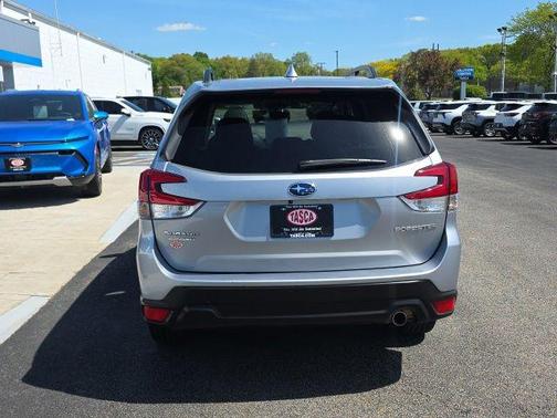 Ice Silver Metallic 2021 Subaru Forester Limited