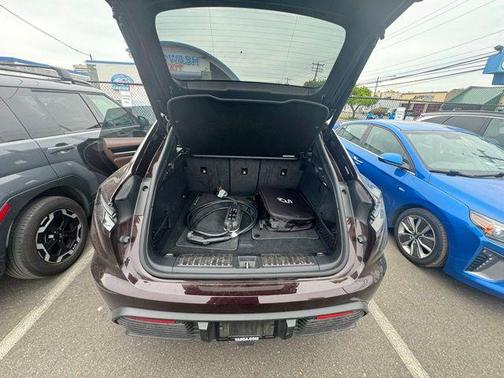 Provence 2025 Porsche Macan Macan Electric 4