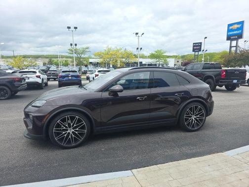 Provence 2025 Porsche Macan Macan Electric 4