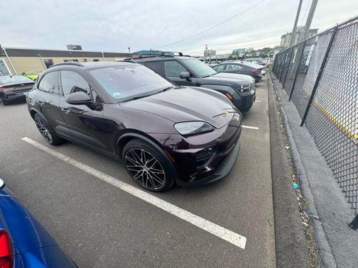 Provence 2025 Porsche Macan Macan Electric 4