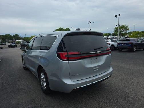Silver Mist Clearcoat 2023 Chrysler Pacifica Touring L