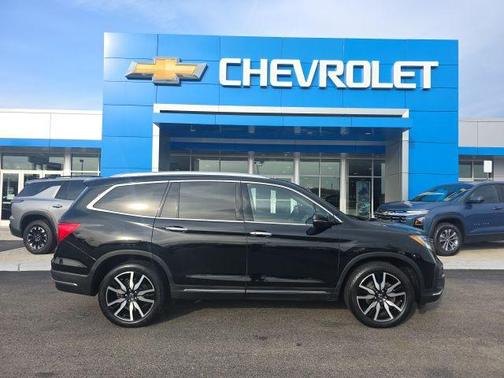 Crystal Black Pearl 2021 Honda Pilot Touring 8-Passenger