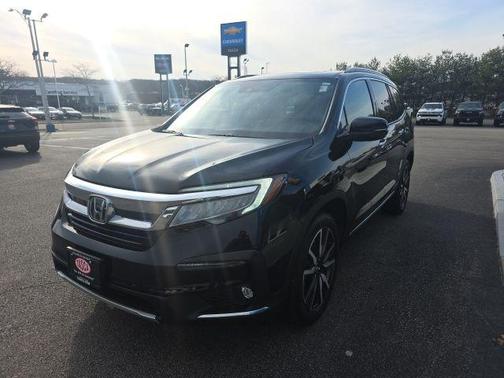 Crystal Black Pearl 2021 Honda Pilot Touring 8-Passenger