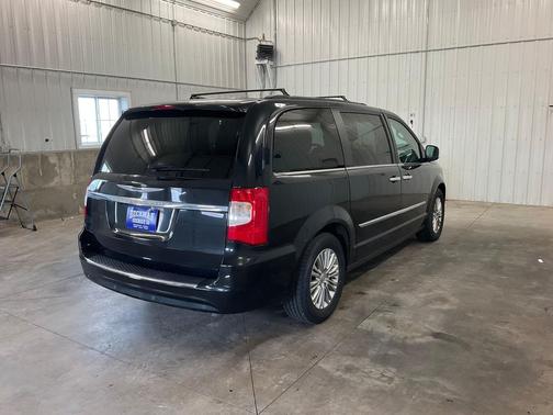 Brilliant Black Crystal Pearlcoat 2015 Chrysler Town & Country Touring-L