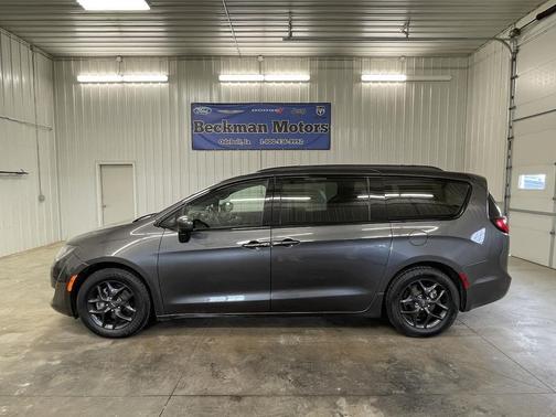 2020 Chrysler Pacifica Touring L