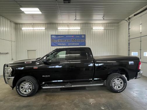2022 RAM 2500 Tradesman Crew Cab 4x4 6'4' Box