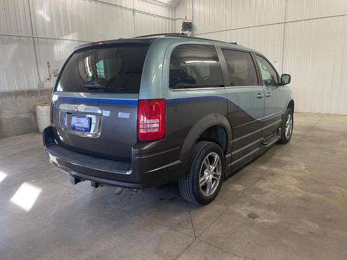 2010 Chrysler Town & Country Touring