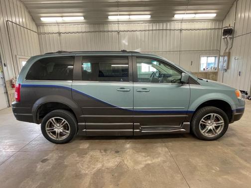 2010 Chrysler Town & Country Touring