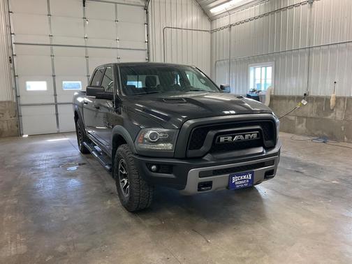 Brilliant Black Crystal Pearlcoat 2016 RAM 1500 Rebel