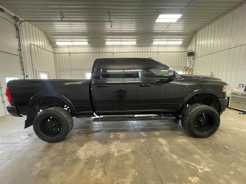 2019 RAM 2500 Laramie Crew Cab 4x4 6'4' Box