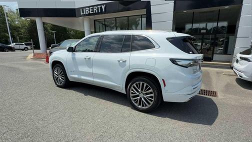 Iridescent White Tricoat 2026 Buick Enclave Avenir FWD