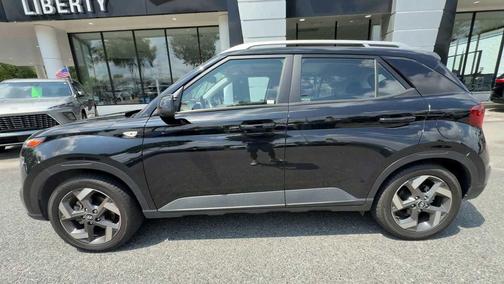 Onyx Black 2024 Hyundai VENUE SEL