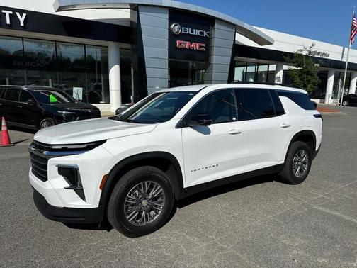 Summit White 2025 Chevrolet Traverse LT