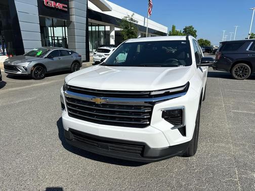 Summit White 2025 Chevrolet Traverse LT