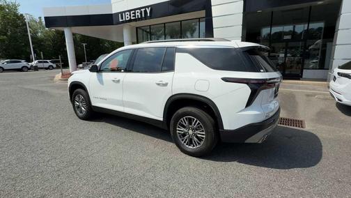 Summit White 2025 Chevrolet Traverse LT