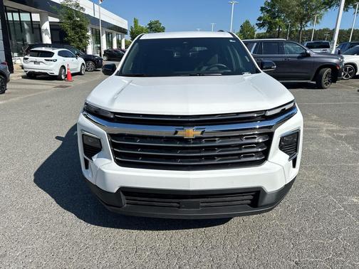 Summit White 2025 Chevrolet Traverse LT