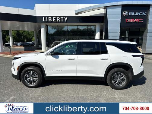 Summit White 2025 Chevrolet Traverse LT