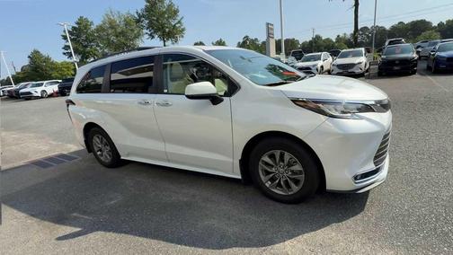 Wind Chill Pearl 2022 Toyota Sienna XLE