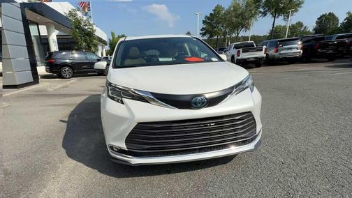 Wind Chill Pearl 2022 Toyota Sienna XLE