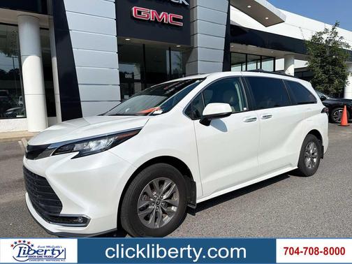 Wind Chill Pearl 2022 Toyota Sienna XLE