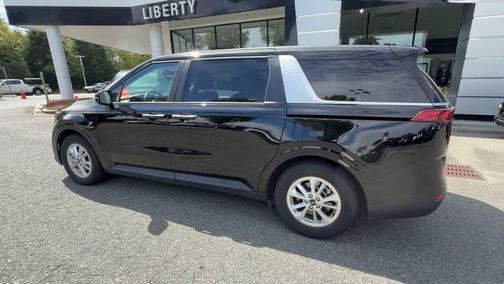 2023 Kia Carnival LX