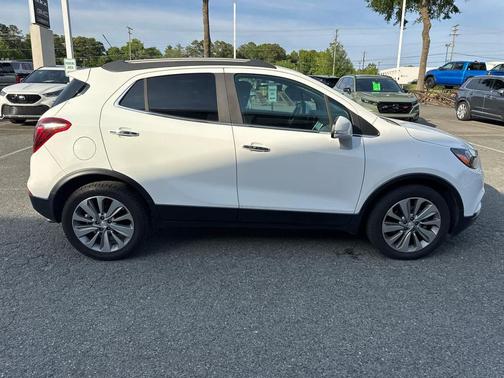 Summit White 2018 Buick Encore Preferred