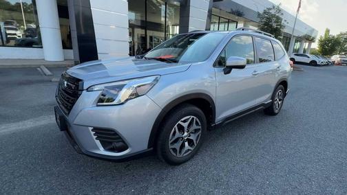 Ice Silver Metallic 2023 Subaru Forester Premium