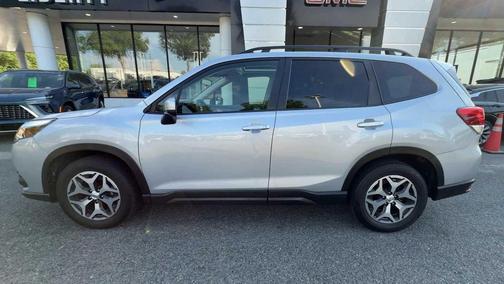 Ice Silver Metallic 2023 Subaru Forester Premium
