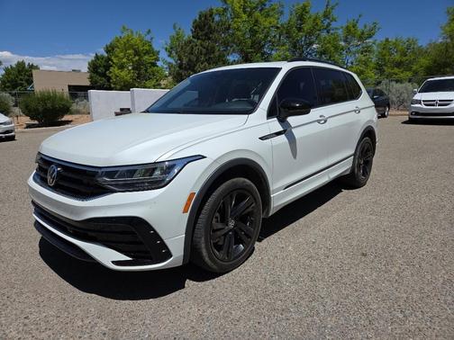 Opal White Pearl Effect 2023 Volkswagen Tiguan 2.0T SE R-Line Black