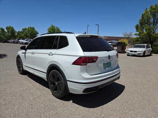 Opal White Pearl Effect 2023 Volkswagen Tiguan 2.0T SE R-Line Black