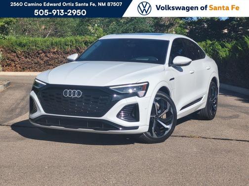 Glacier White Metallic 2024 Audi Q8 e-tron S line Premium