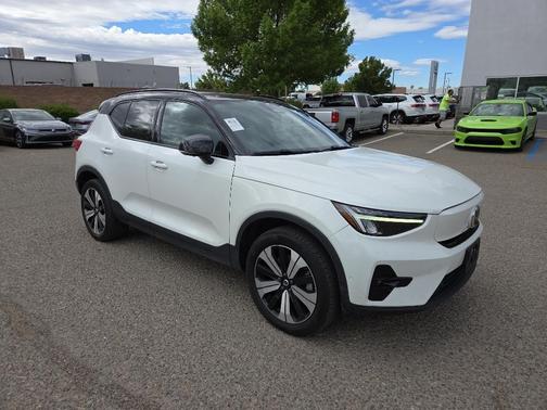 Crystal White Metallic 2023 Volvo XC40 Recharge Pure Electric Twin Plus