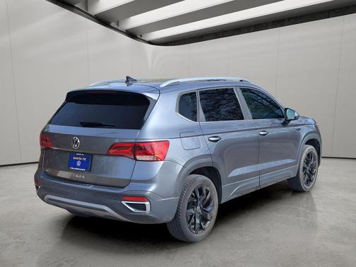 Platinum Gray Metallic 2023 Volkswagen Taos 1.5T SE