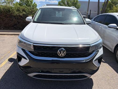 Pure White 2024 Volkswagen Taos 1.5T SE