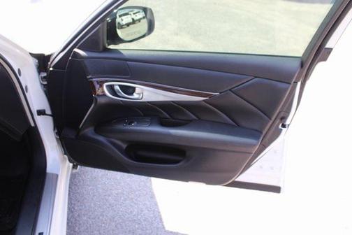 2016 INFINITI Q70 3.7