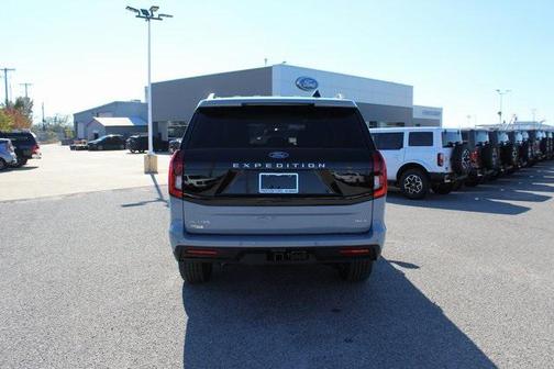 2025 Ford Expedition Max Active 4x2