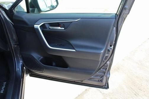 2019 Toyota RAV4 Hybrid SE