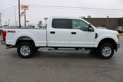 Oxford White 2017 Ford F-250 XLT